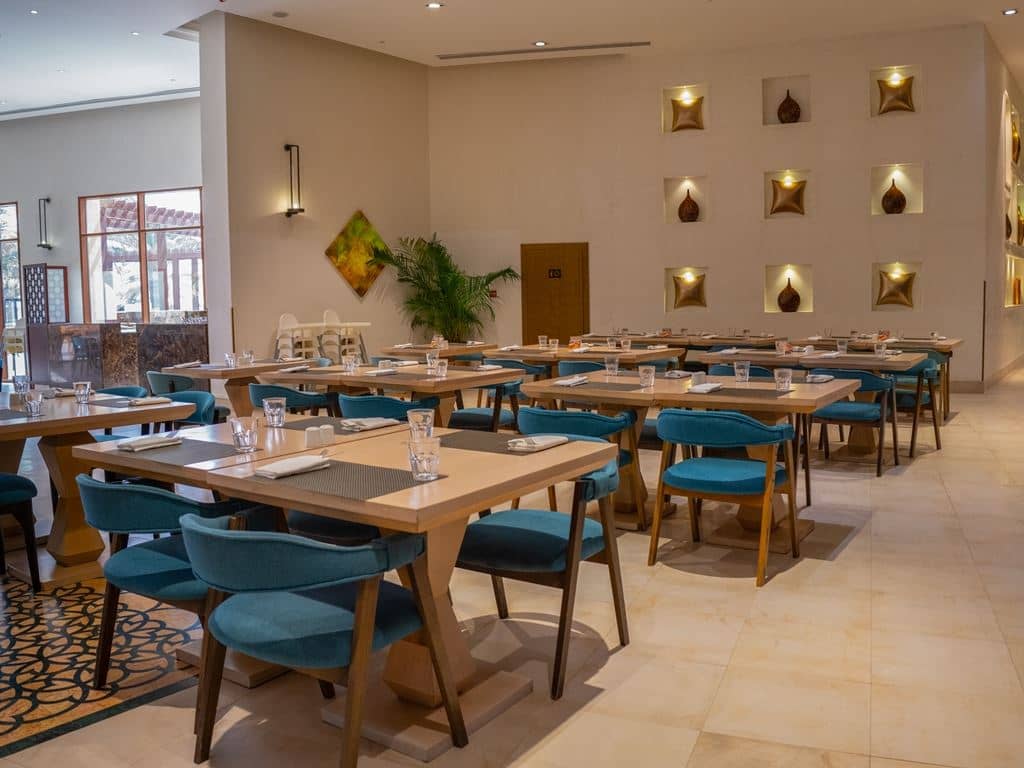 restaurants-al-marjan--bay-club-all-day-dining
