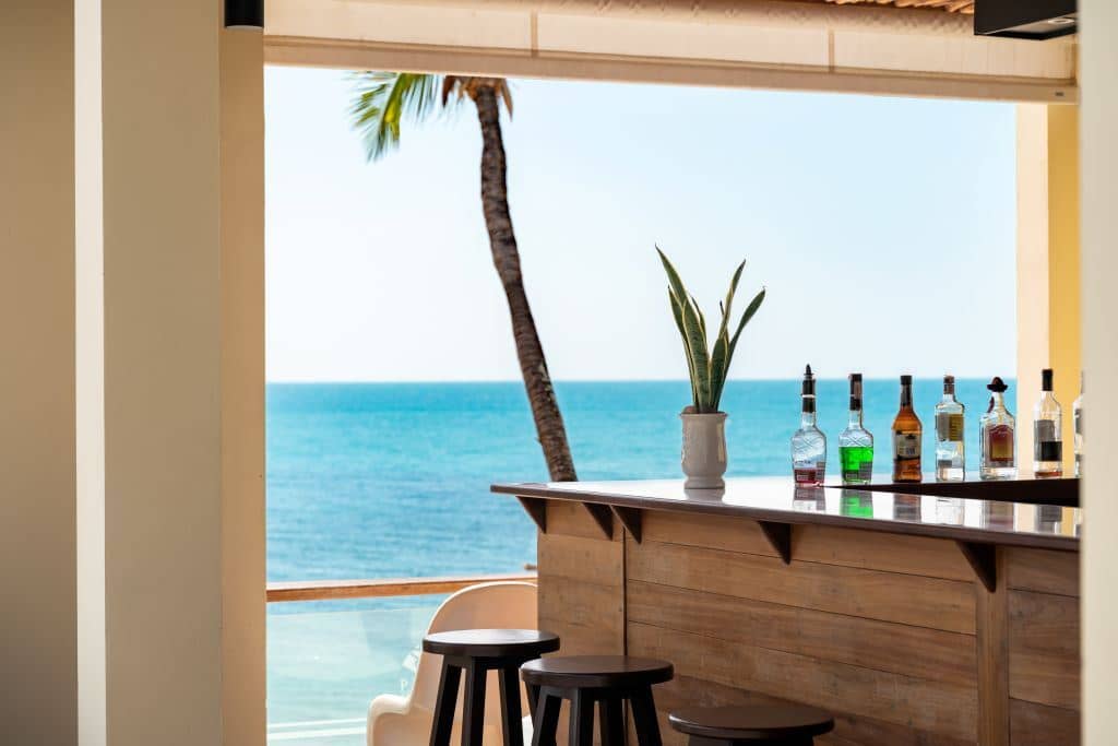bars-poolside-snack-bar