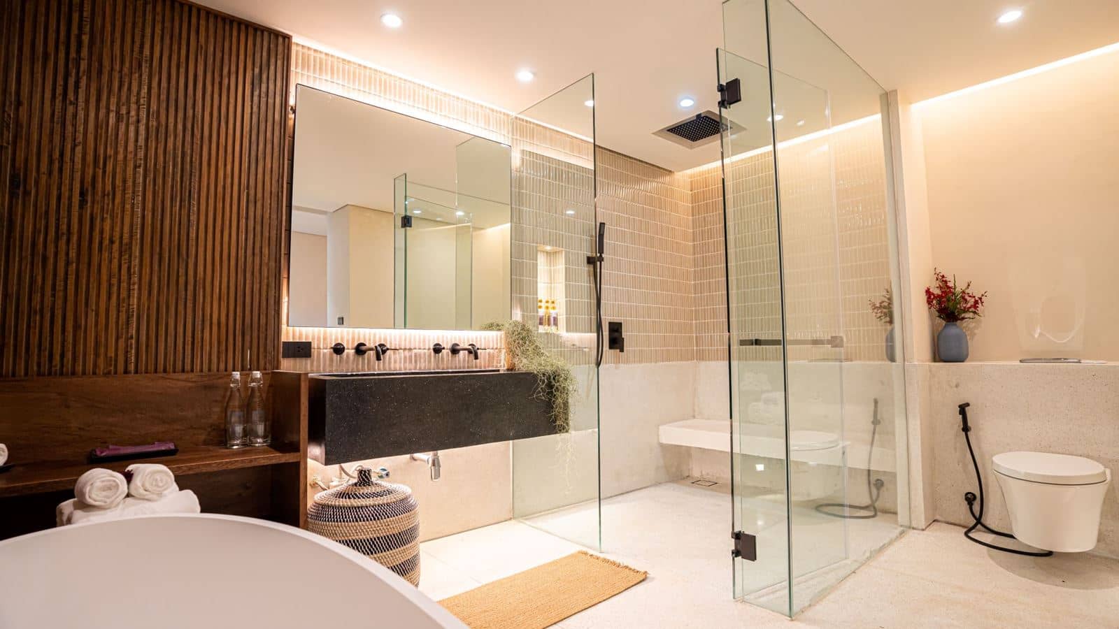 rooms-lux-jacuzzi-suites