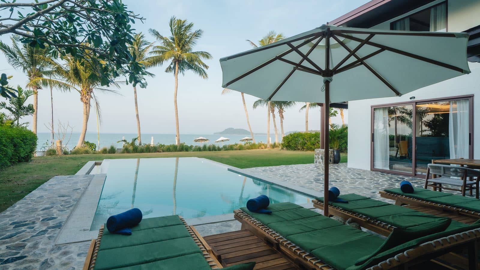 rooms-lux-3-bedroom-grand-beachfront-pool-villa