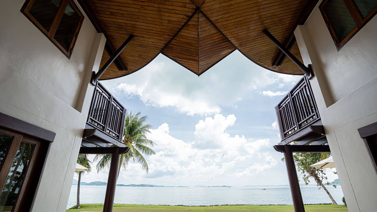 rooms-5-bedroom-grand-beachfront-pool-villa