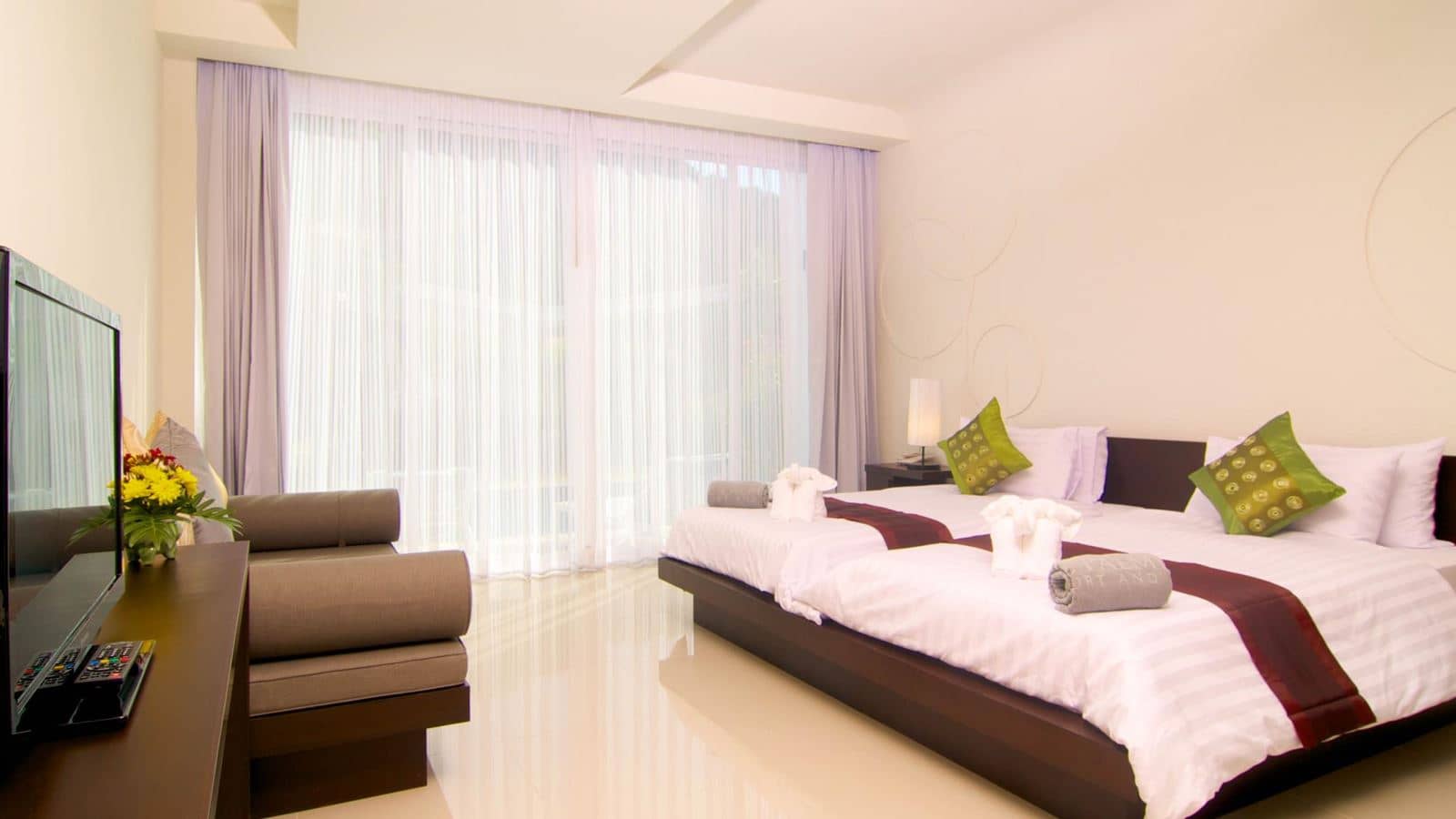 rooms-deluxe-pool-view