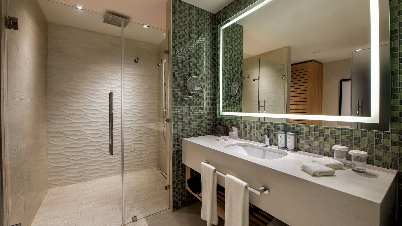 rooms-resort-queen--tropical-junior-suite