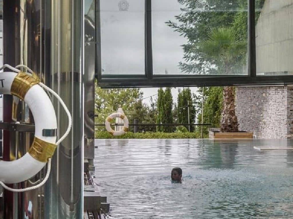 pools-outdoor--indoor-pool
