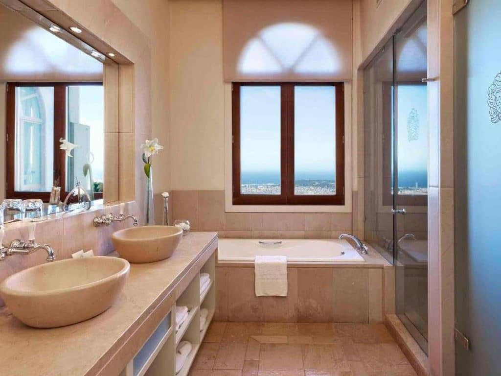 rooms-deluxe-room