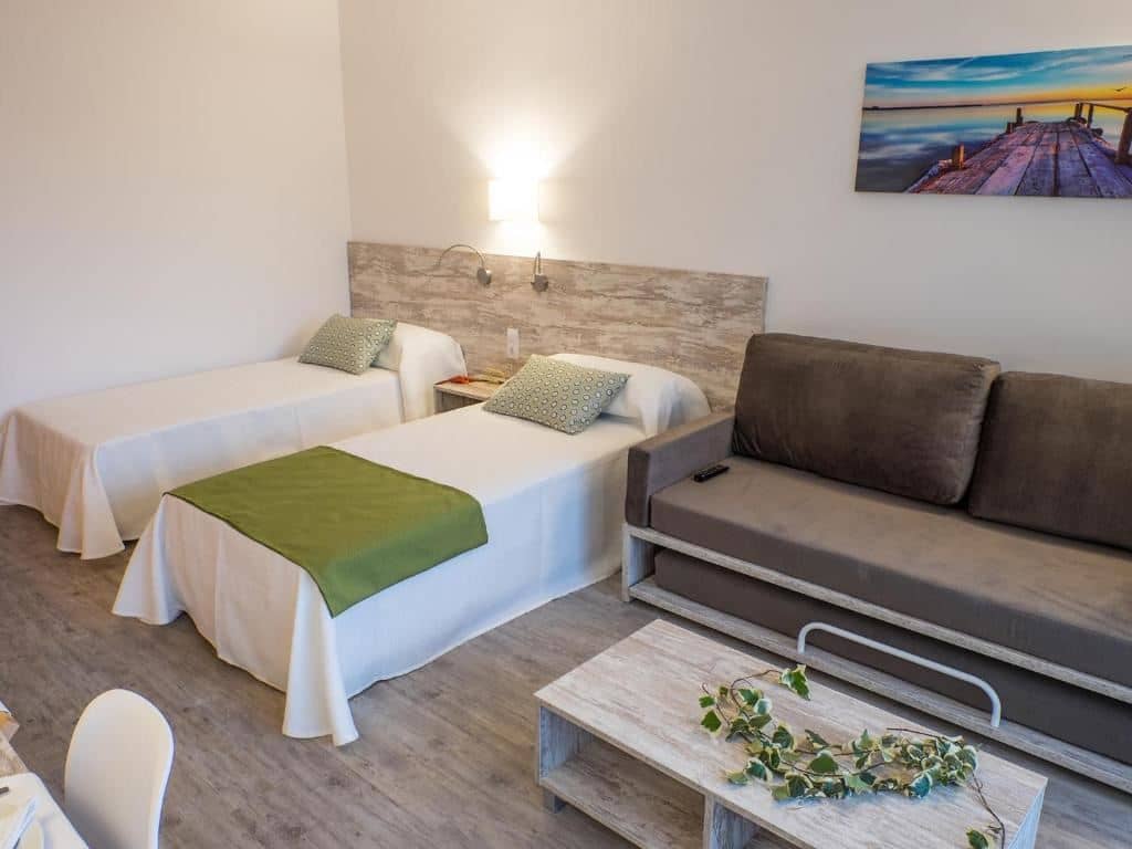 rooms-studio-balcony-or-terrace
