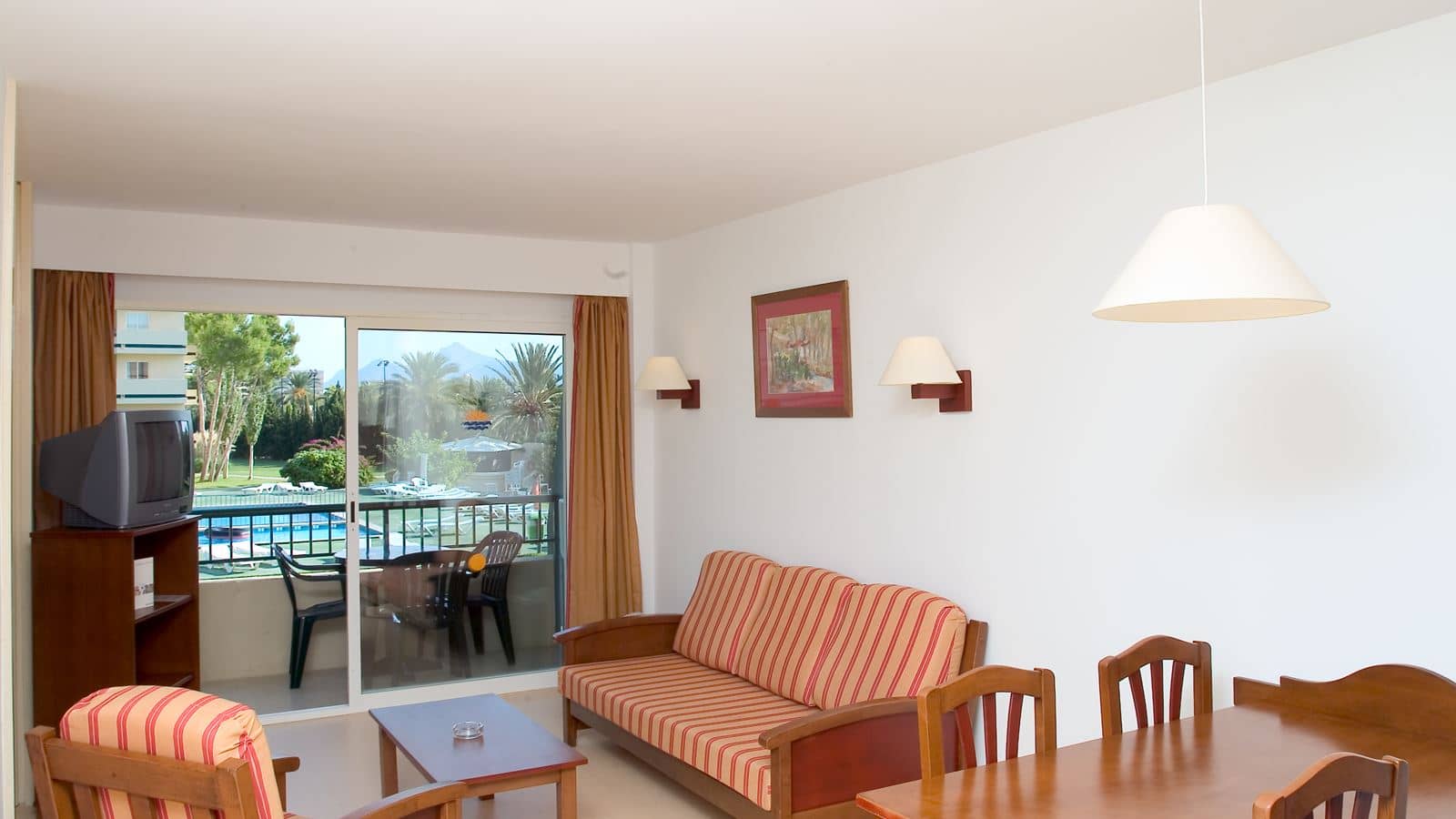 rooms-one-bedroom-apartment-balcony-or-terrace