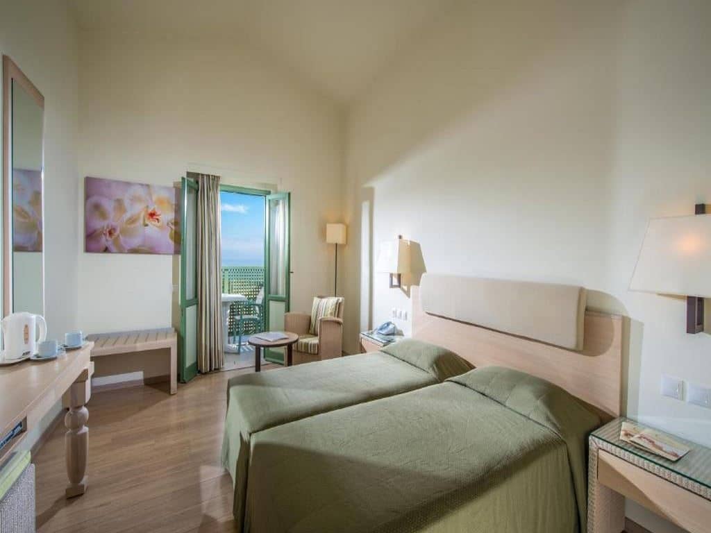 rooms-coral-room-standard-double-balcony-or-terrace