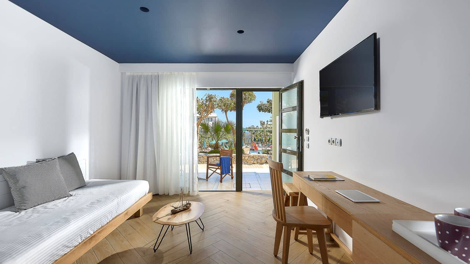 rooms-superior-family-land-view