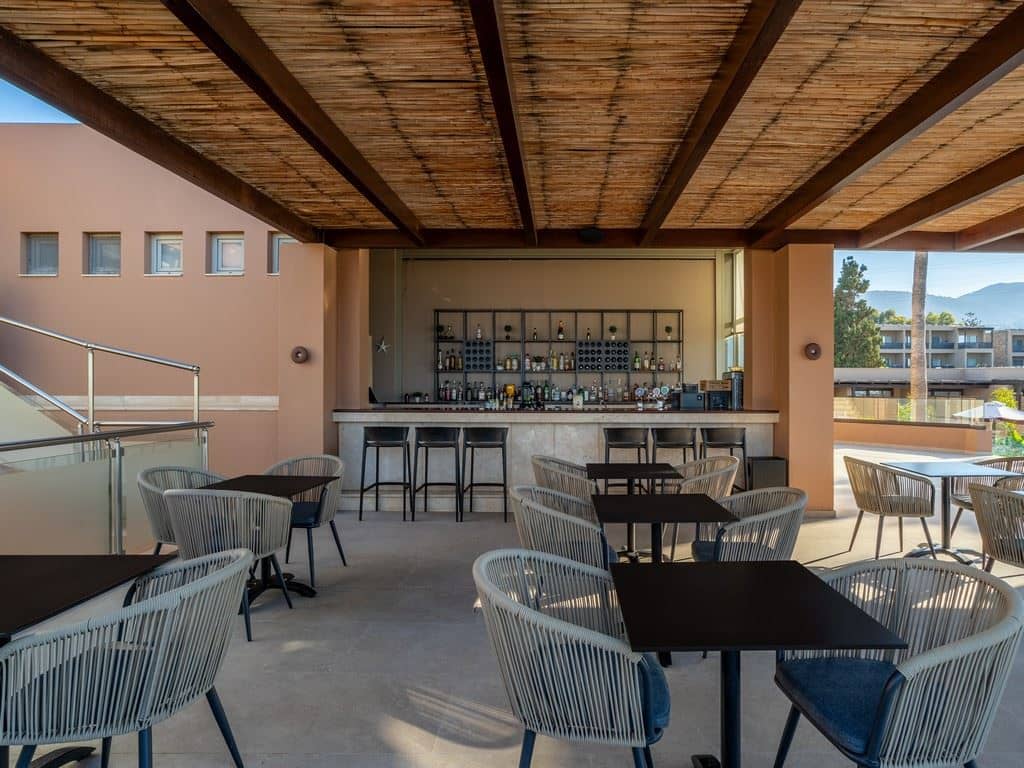 bars-ammos-pool-bar