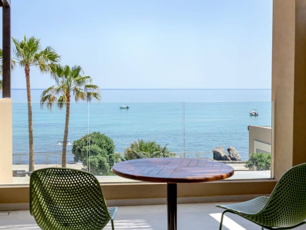 rooms-family-two-rooms-sea-view