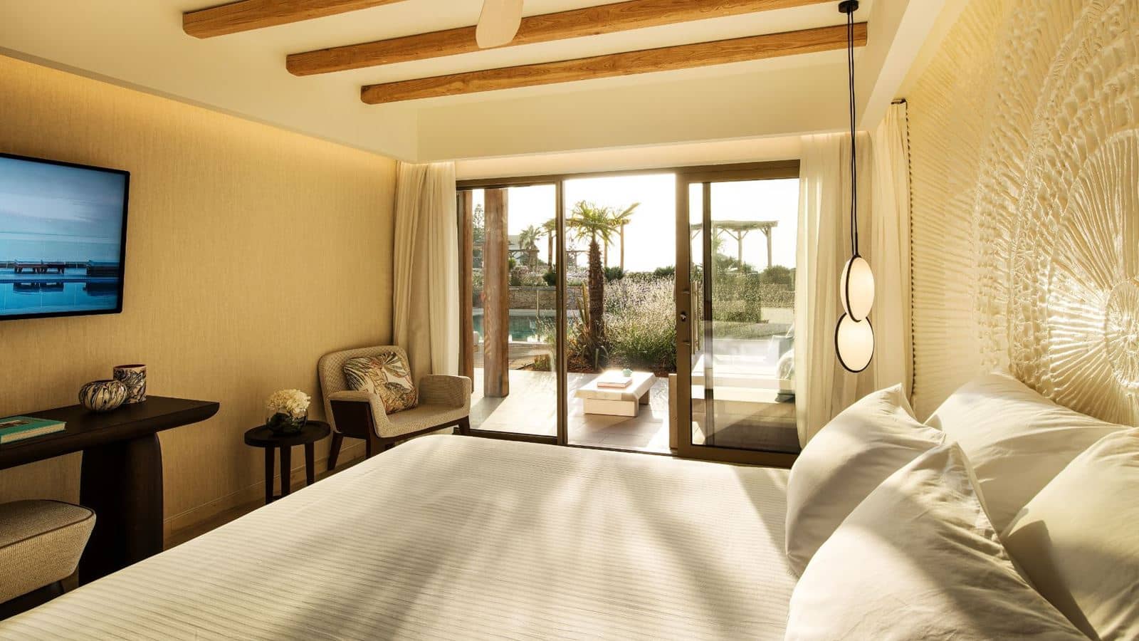 rooms-superior-double-swim-up-sharing-pool
