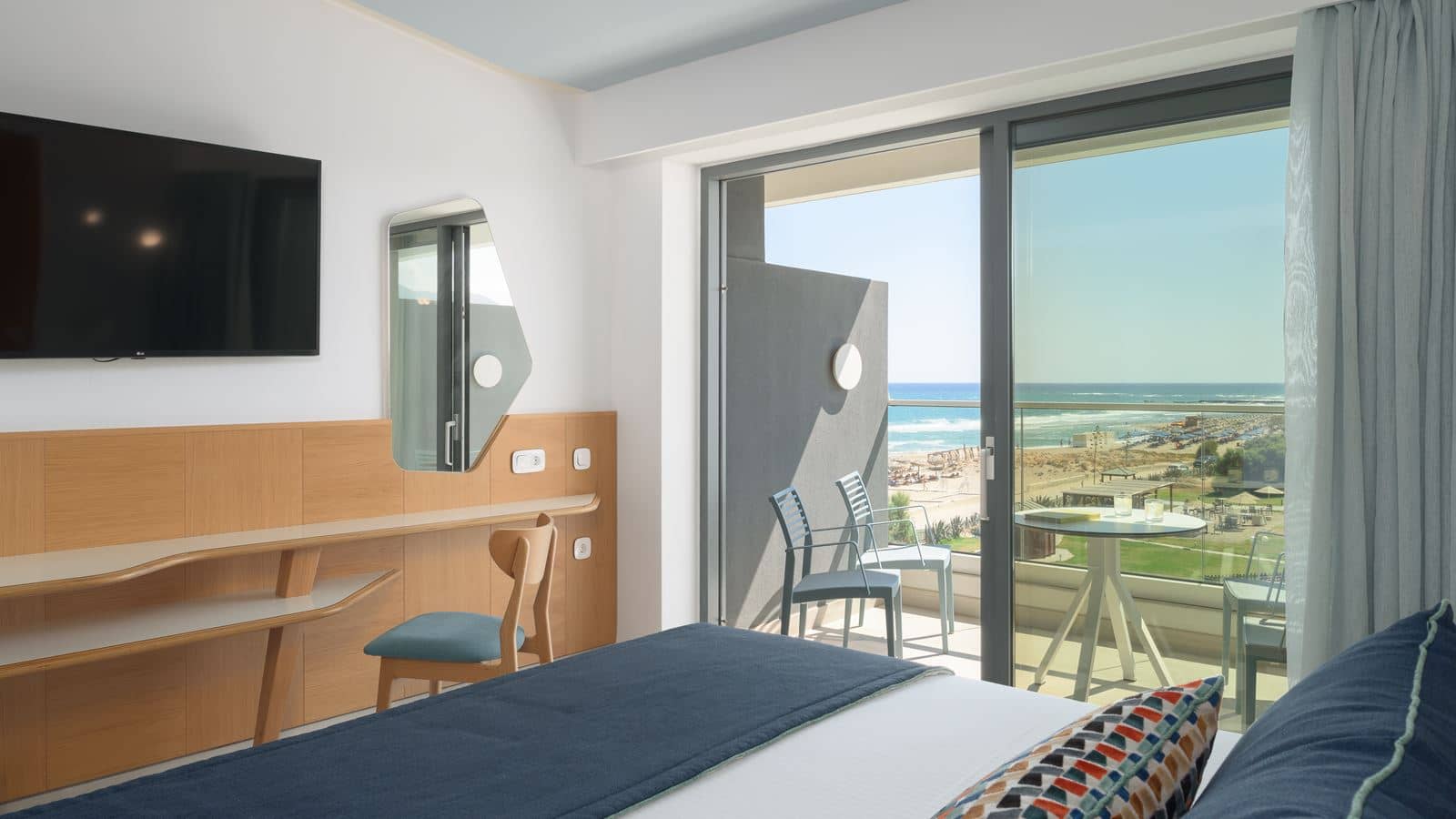 rooms-superior-exclusive-room-with-pool-or-sea-view