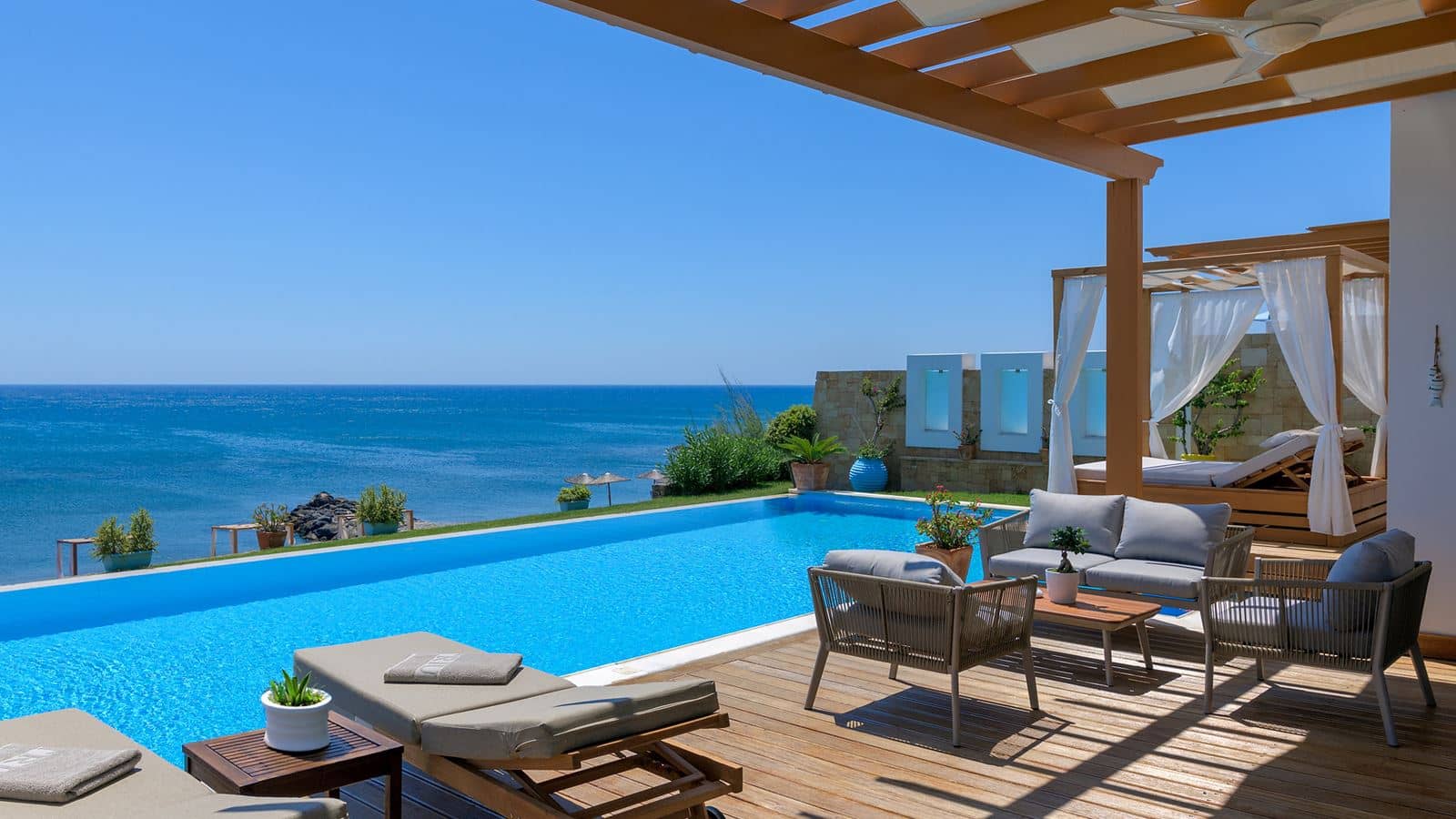 rooms-presidential-beach-villa-sv-with-pool--signature-collection