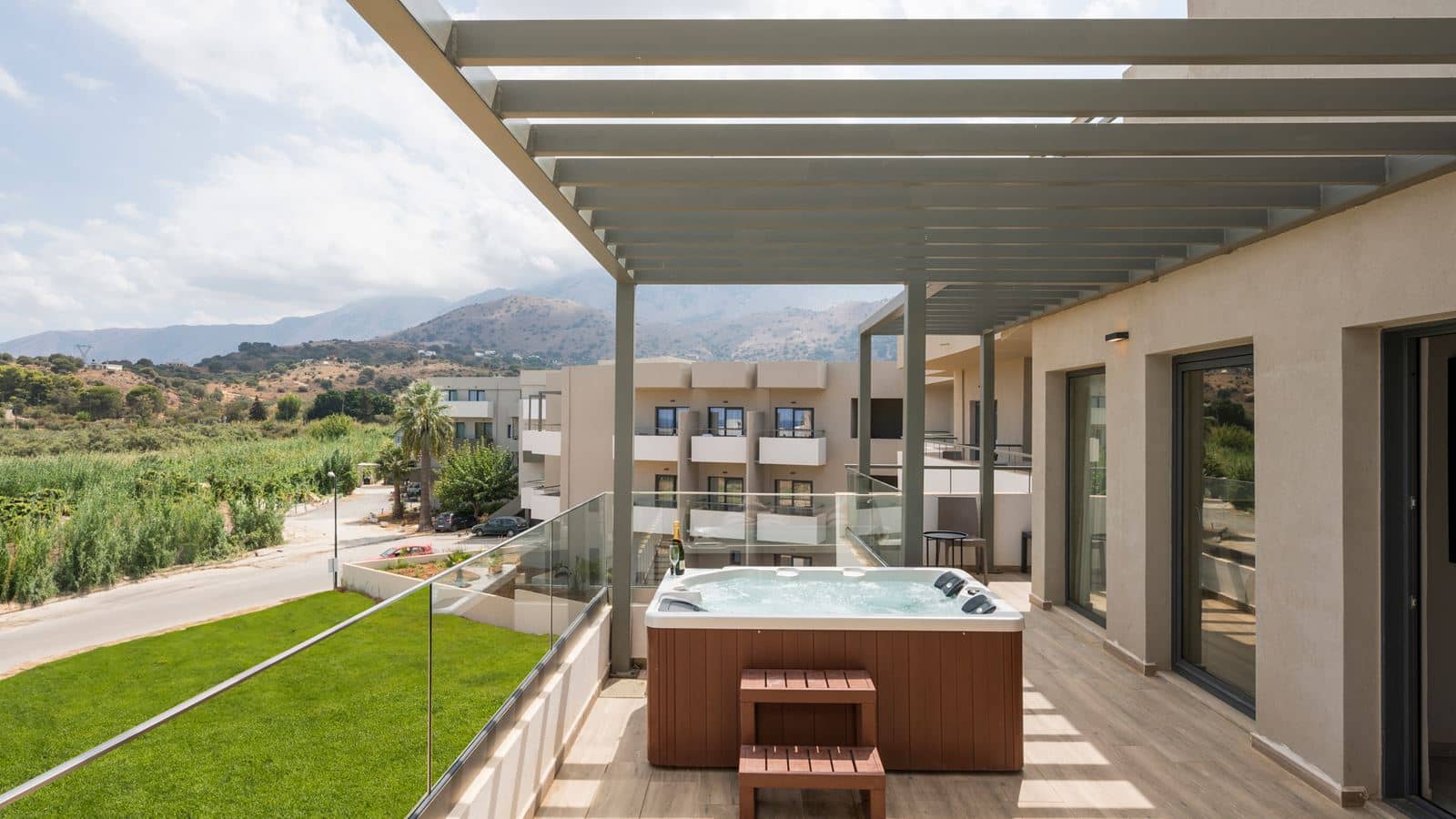 rooms-suite-with-jacuzzi