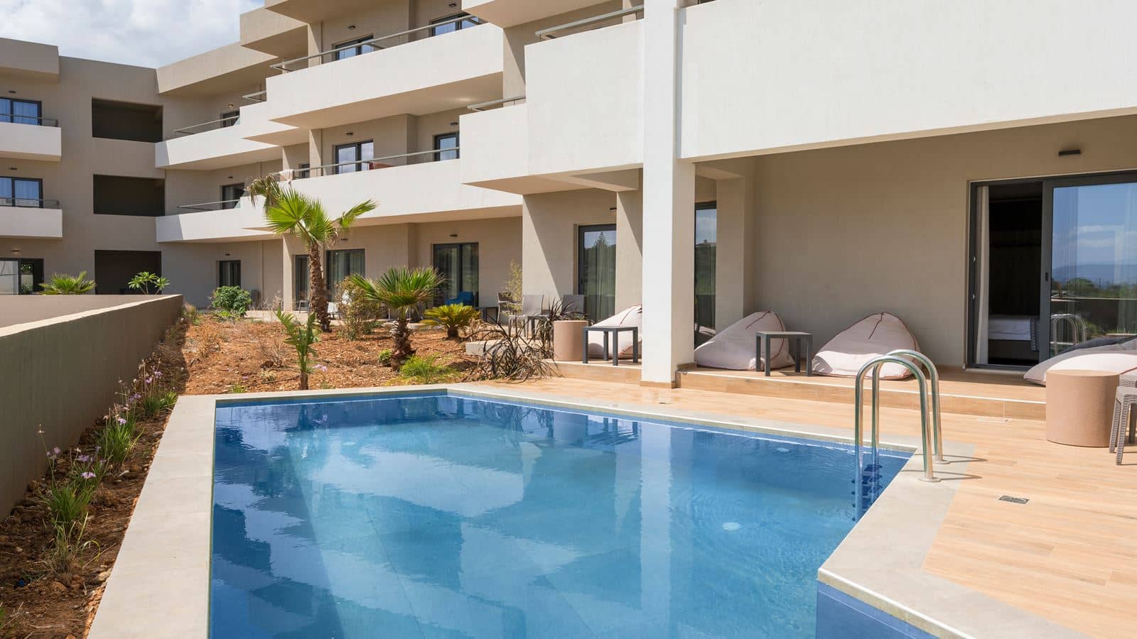 rooms-double-shared-pool