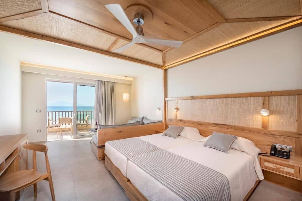 rooms-superior-double-room-sea-front-balcony-or-terrace