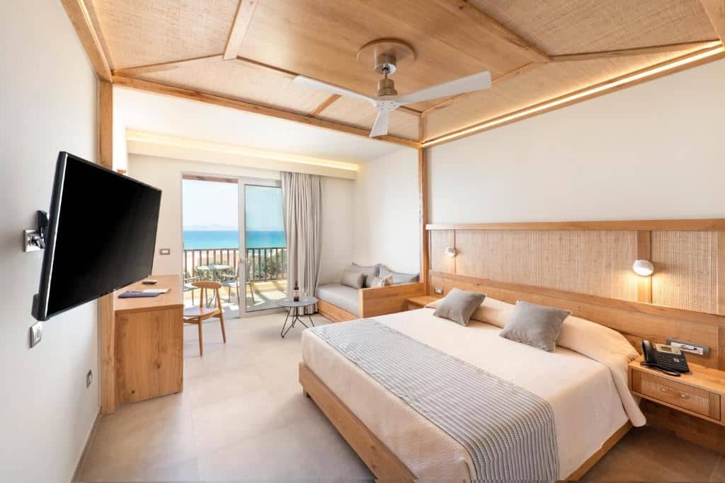 rooms-family-superior-room-sea-view-balcony-or-terrace