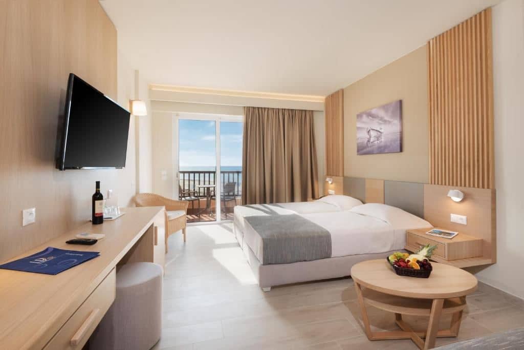 rooms-standard-room-sea-front-balcony-or-terrace