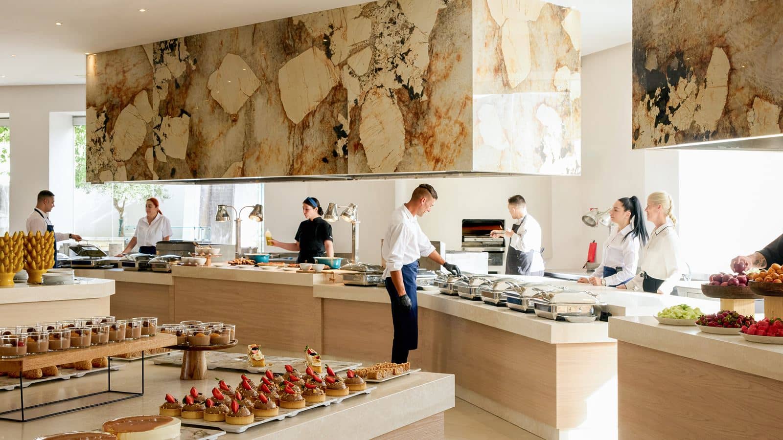 restaurants-labyrinth-main-buffet-restaurant