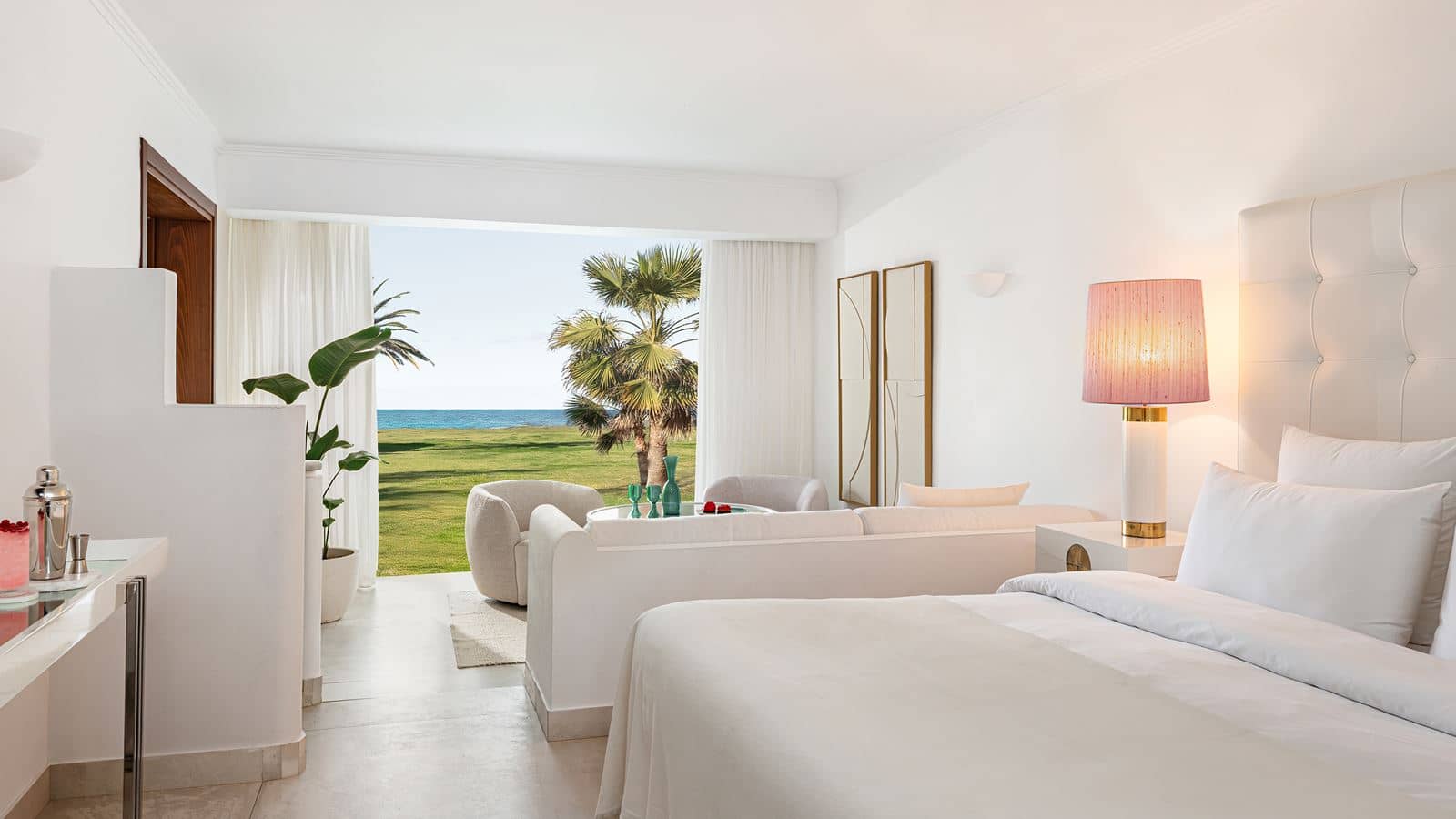rooms-palace-family-bungalow-suite-side-sea-view