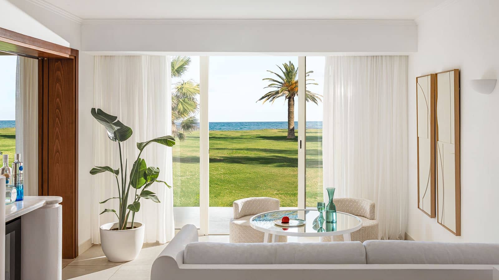 rooms-palace-family-bungalow-suite-side-sea-view