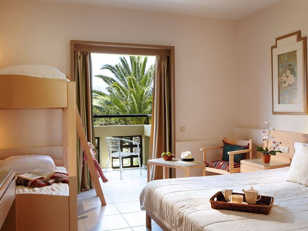 rooms-family-room-garden-view