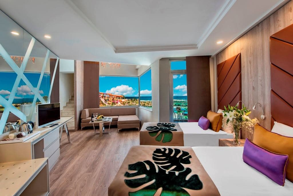 rooms-be-family-loft-room-land-view