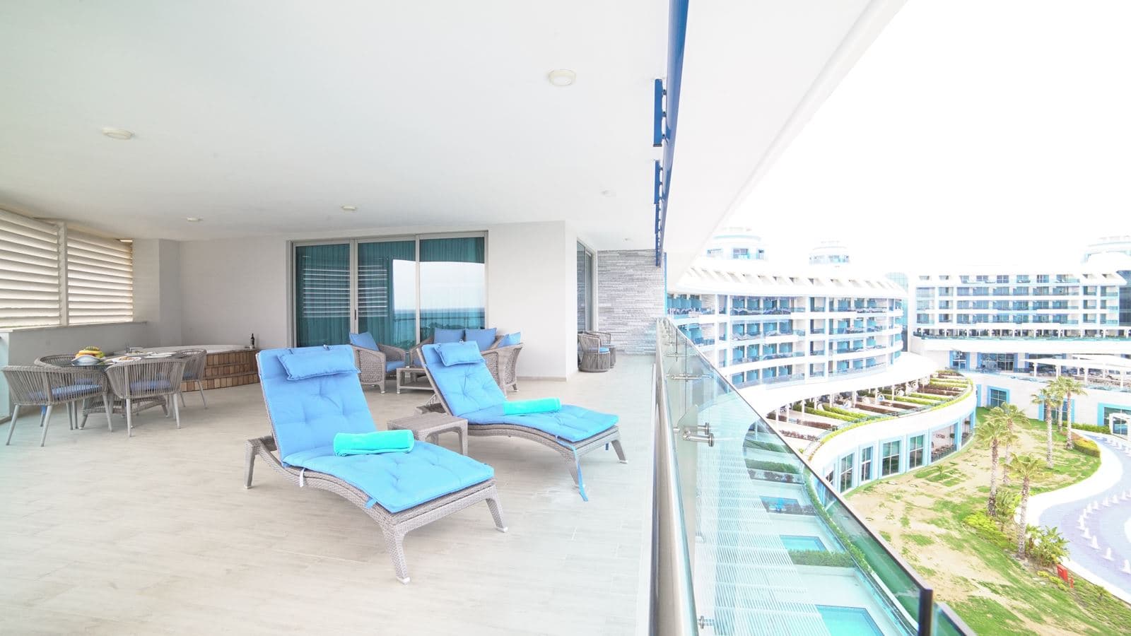 rooms-superior-suite-room-sea-viewjacuzzi