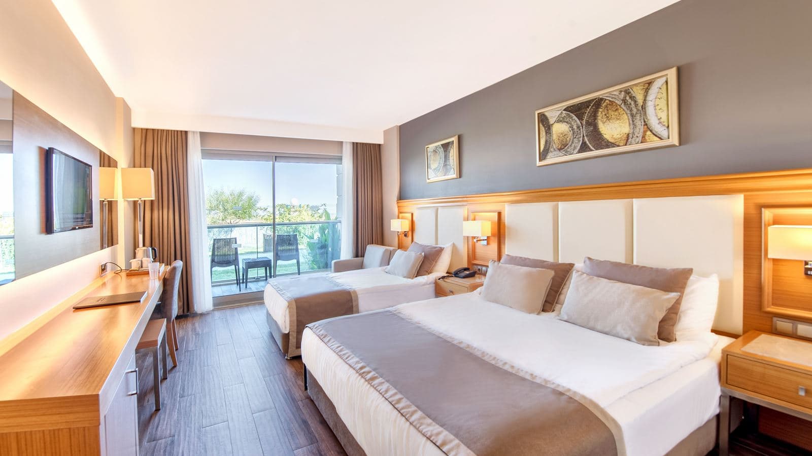 rooms-lake-land-view-room