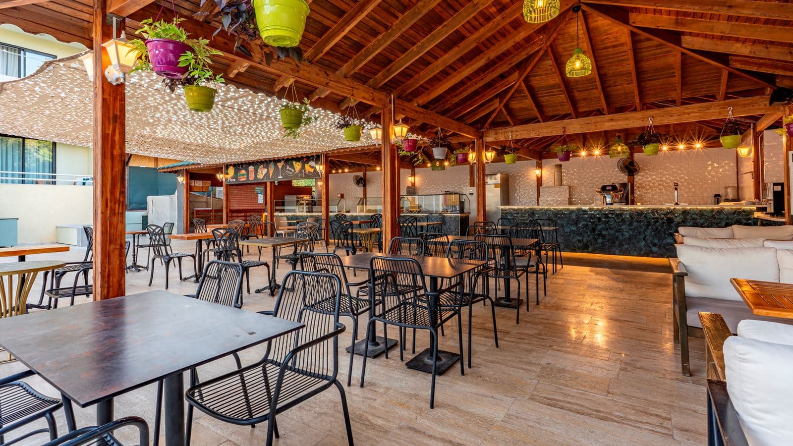 restaurants-pool-bar