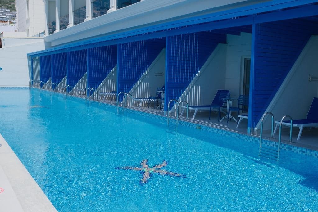 rooms-swim-up-room-with-terrace
