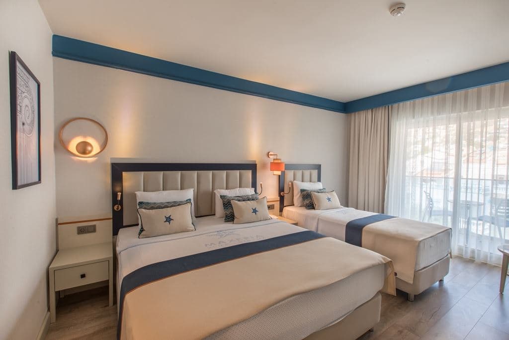 rooms-standard-land-view-room-with-balcony