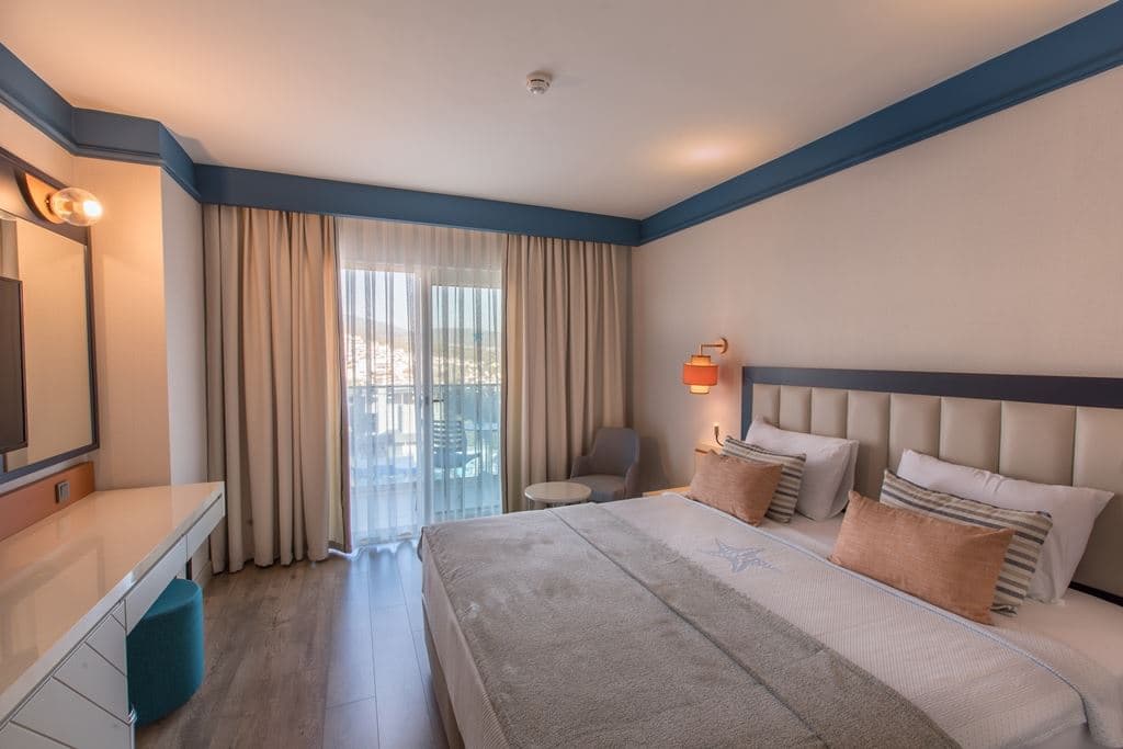 rooms-family-room-with-side-sea-view