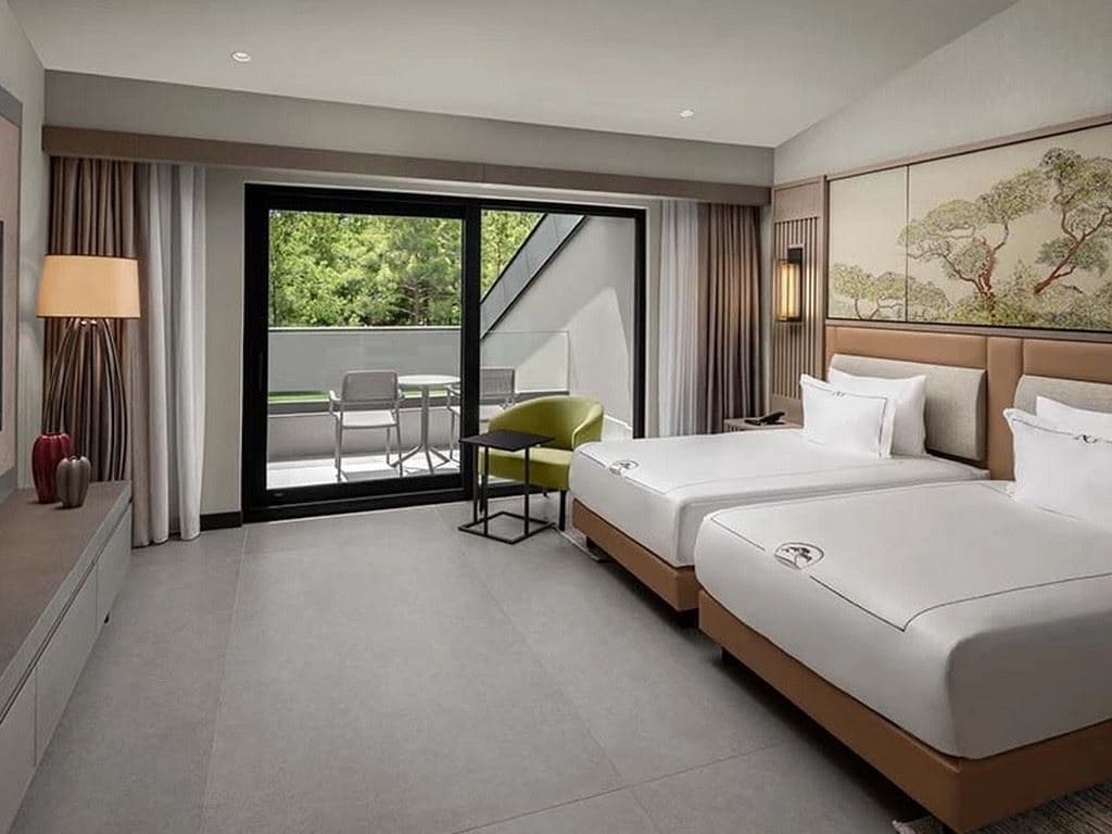 rooms-deluxe-family-room-forest-view