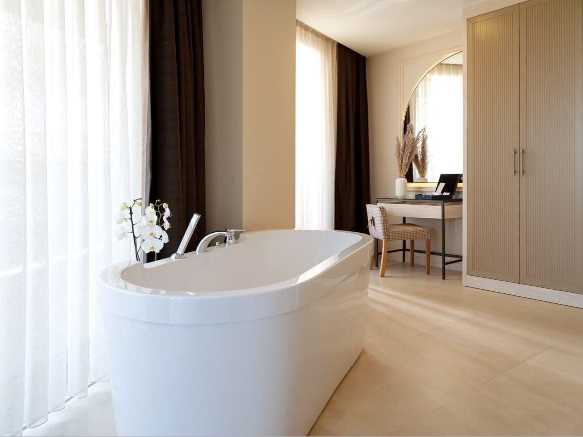 rooms-breeze-suite