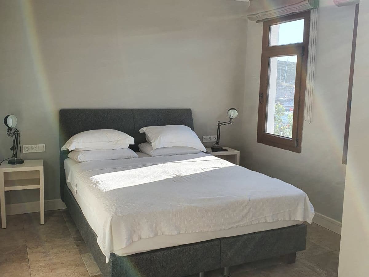 rooms-family-room-with-sea-wiev