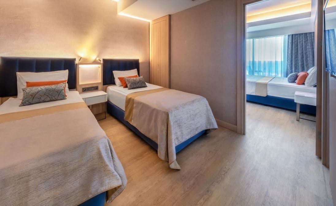 rooms-family-superior-swimup-sea-view