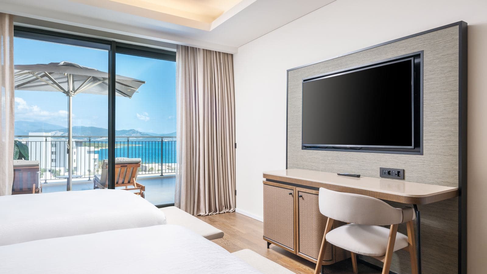 rooms-penthouse-suite-with-2-bedrooms--private-pool-sea-view-2+1--community-zone-
