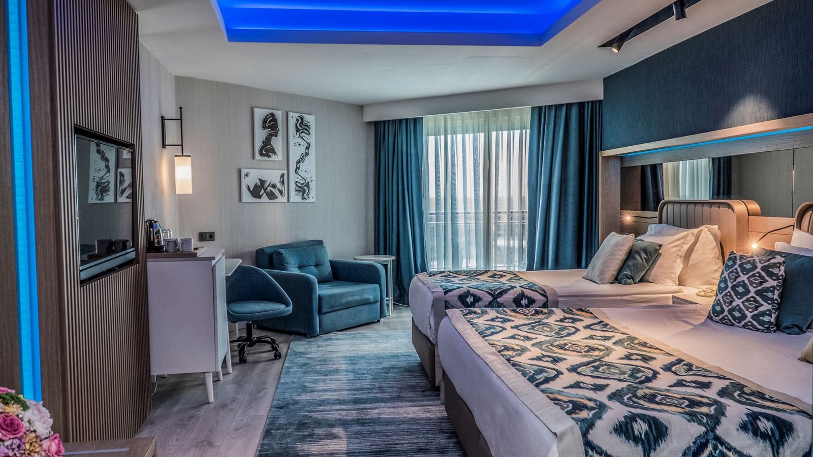 rooms-superior-standard-room-side-sea-view-with-balcony