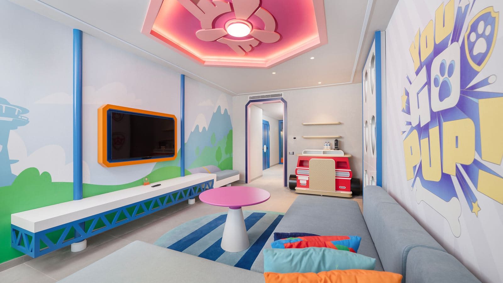 rooms-themed-deluxe-suite