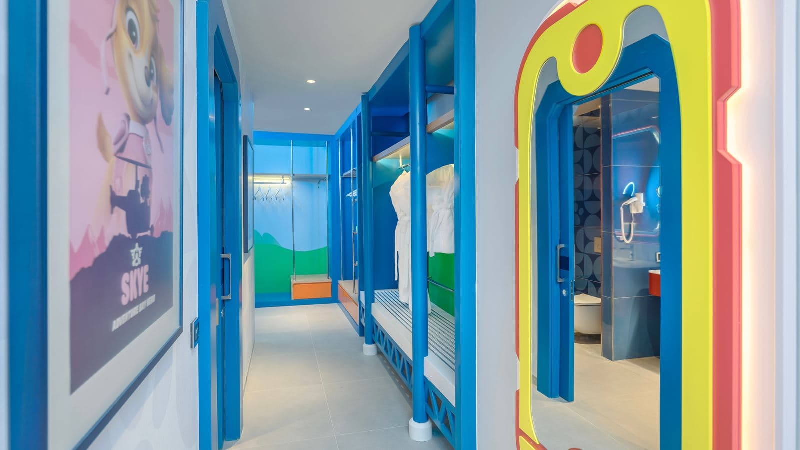 rooms-themed-deluxe-suite