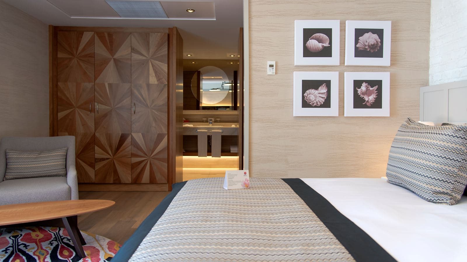 rooms-swim-up-room