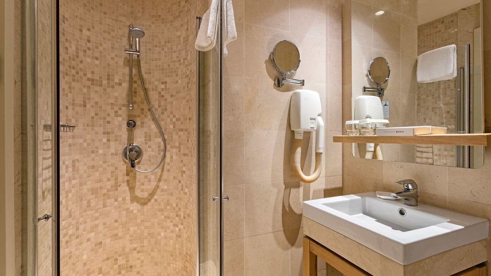 rooms-colonel-suite