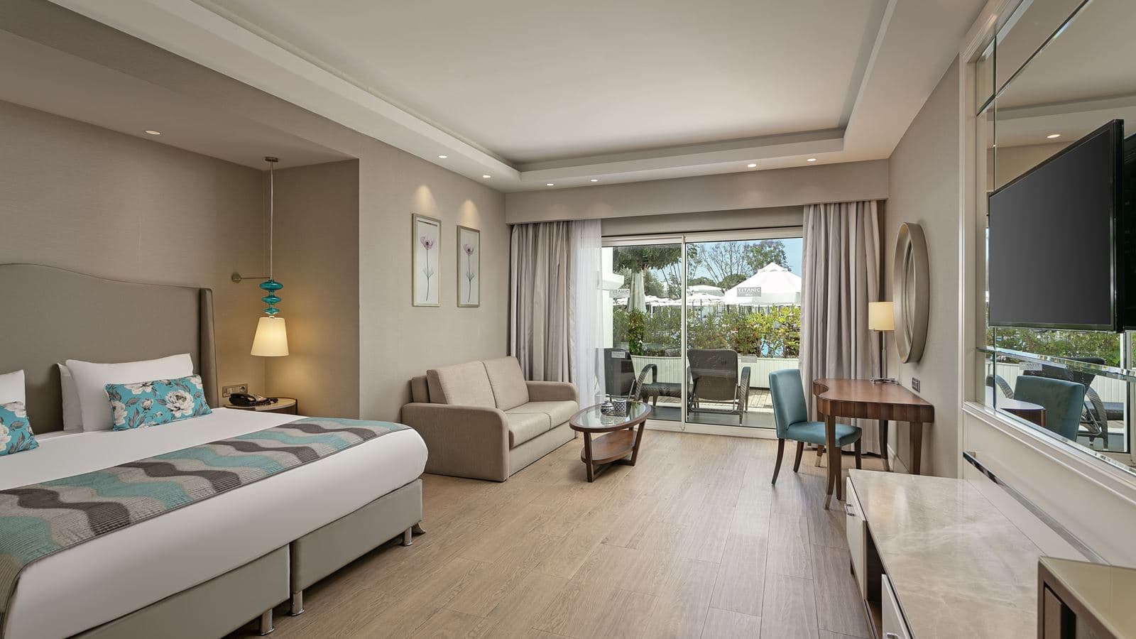 rooms-family-pool-suite-swim-up