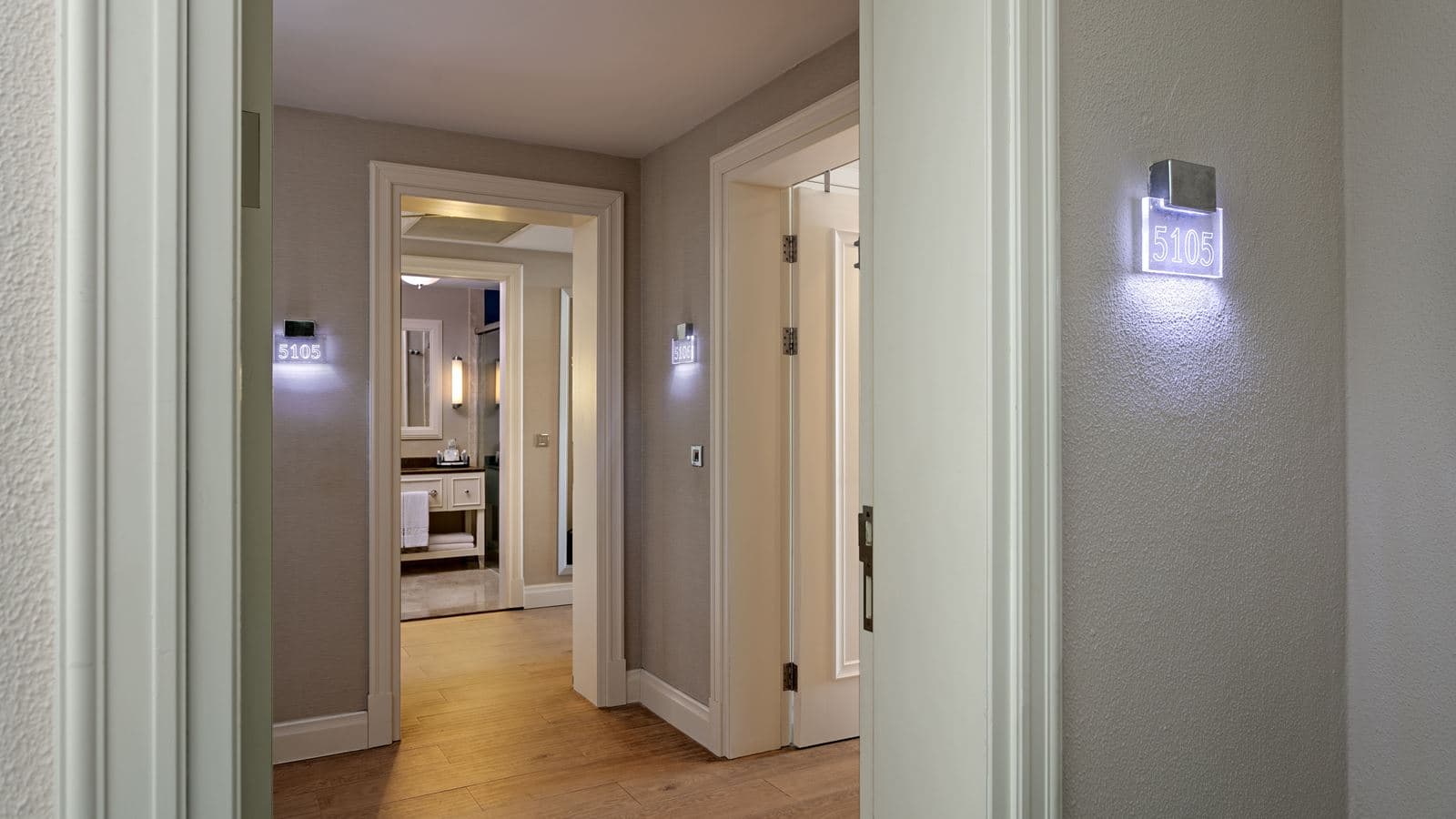 rooms-family-pool-suite-swim-up