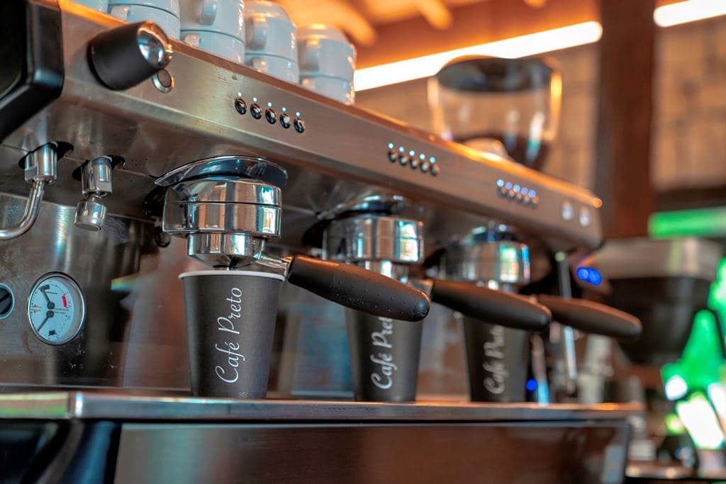 bars-cafe-preto