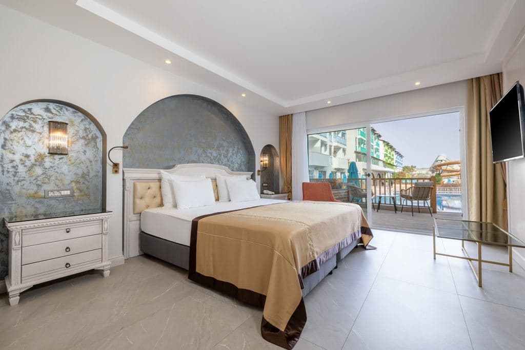 rooms-club-family-suite-swimup-sharing-pool