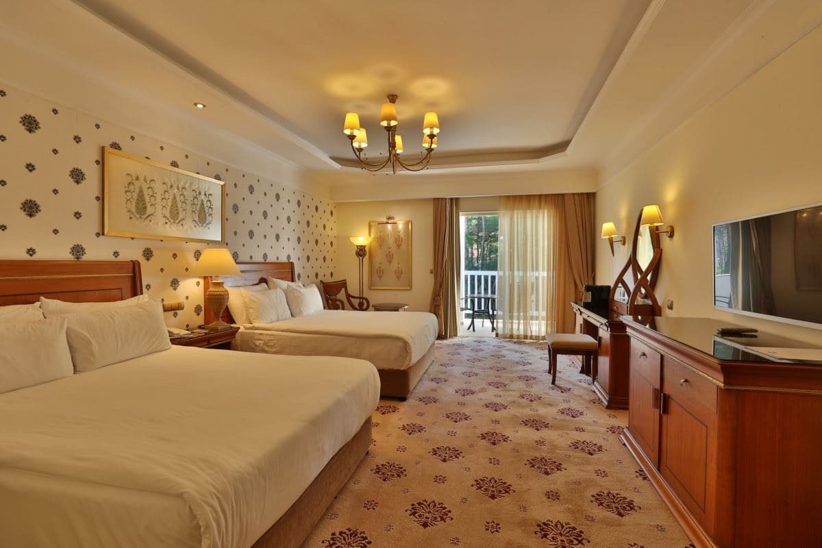 rooms-coral-room