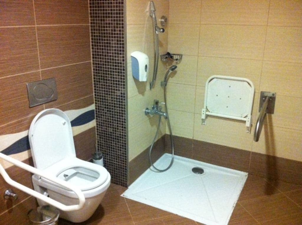 rooms-standard-room-handicapped